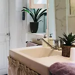 La Maison Des Roses לינה וארוחת בוקר