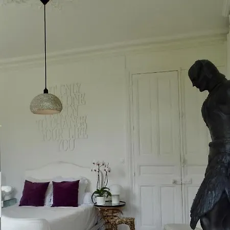 La Maison Des Roses Nocleg ze śniadaniem *