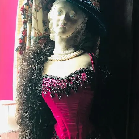La Maison Des Roses Мулен
